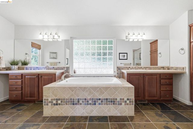 20024 Lower Skyridge Dr, Groveland, CA 95321