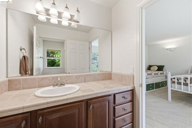 20024 Lower Skyridge Dr, Groveland, CA 95321