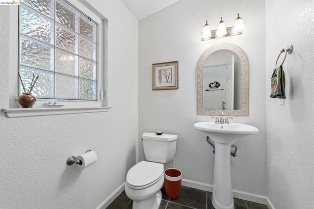 20024 Lower Skyridge Dr, Groveland, CA 95321