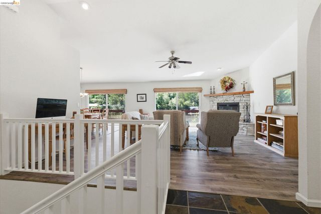 20024 Lower Skyridge Dr, Groveland, CA 95321