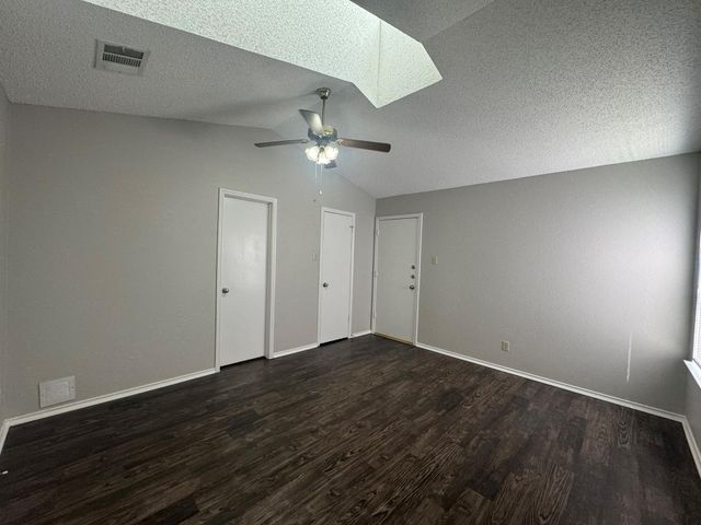 522 Cutty TRL B, Lakeway, TX 78734