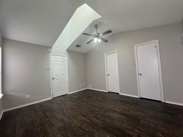 522 Cutty TRL B, Lakeway, TX 78734