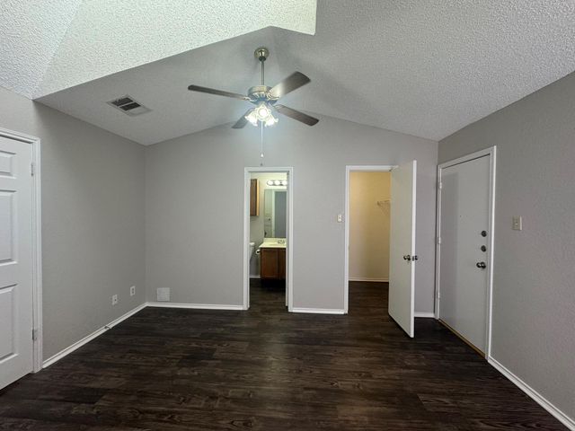 522 Cutty TRL B, Lakeway, TX 78734