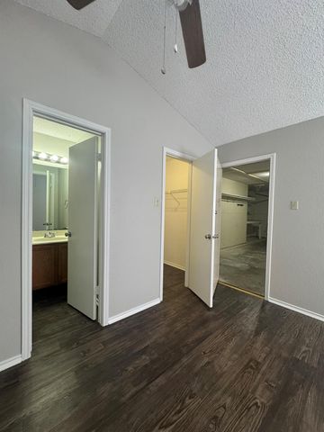 522 Cutty TRL B, Lakeway, TX 78734