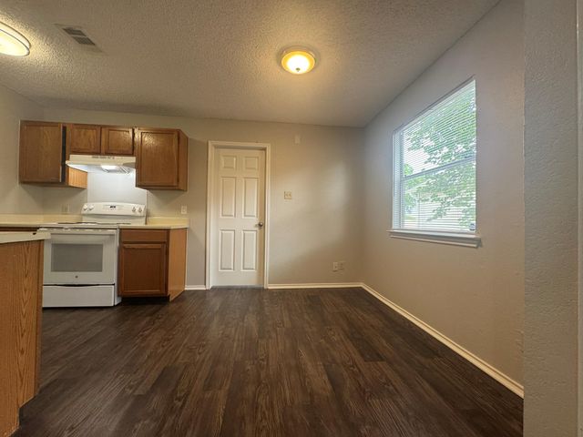 522 Cutty TRL B, Lakeway, TX 78734