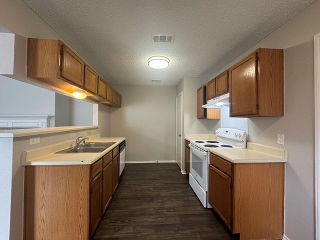 522 Cutty TRL B, Lakeway, TX 78734