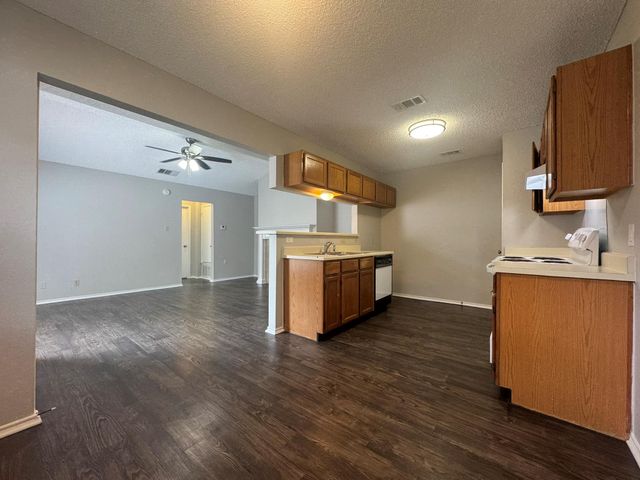 522 Cutty TRL B, Lakeway, TX 78734