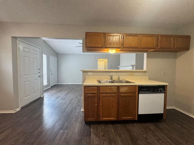 522 Cutty TRL B, Lakeway, TX 78734