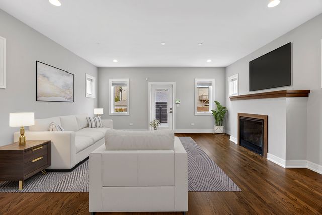 3225 S Shields Avenue, Chicago, IL 60616
