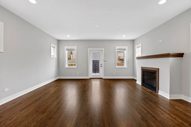3225 S Shields Avenue, Chicago, IL 60616