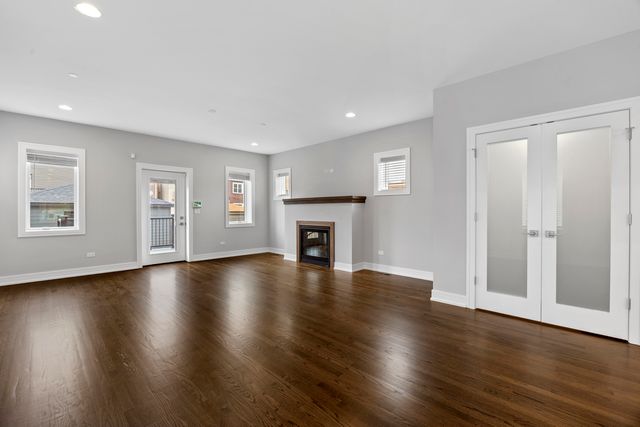 3225 S Shields Avenue, Chicago, IL 60616