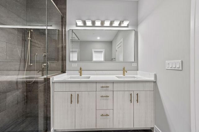 3225 S Shields Avenue, Chicago, IL 60616