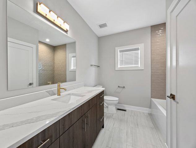 3225 S Shields Avenue, Chicago, IL 60616