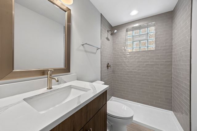 3225 S Shields Avenue, Chicago, IL 60616