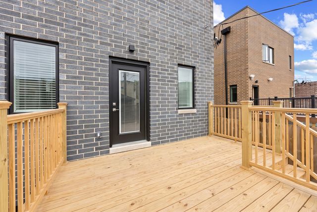 3225 S Shields Avenue, Chicago, IL 60616