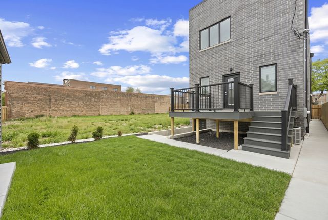 3225 S Shields Avenue, Chicago, IL 60616