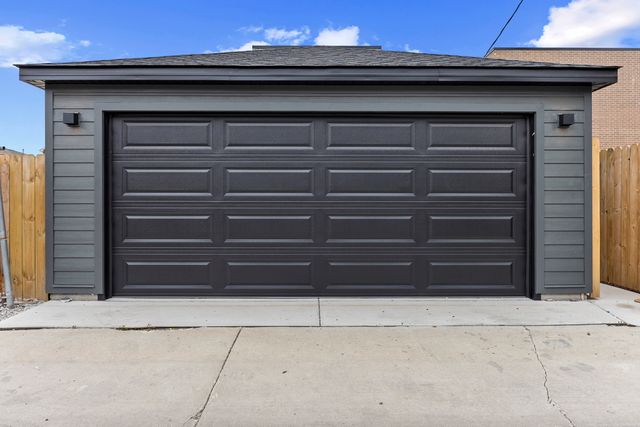 3225 S Shields Avenue, Chicago, IL 60616
