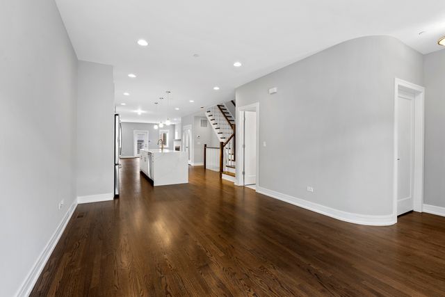 3225 S Shields Avenue, Chicago, IL 60616