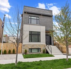 3225 S Shields Avenue, Chicago, IL 60616