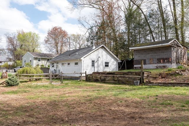 52 Lakeview Street, Southwick, MA 01077