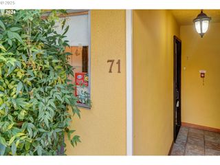 839 Sw BROADWAY Dr #71, Portland, OR 97201