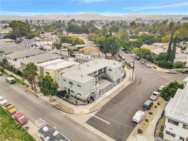 5887 Whitnall, North Hollywood, CA 91601