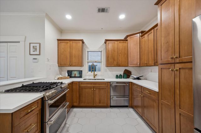 1635 Harvard Street, Houston, TX 77008
