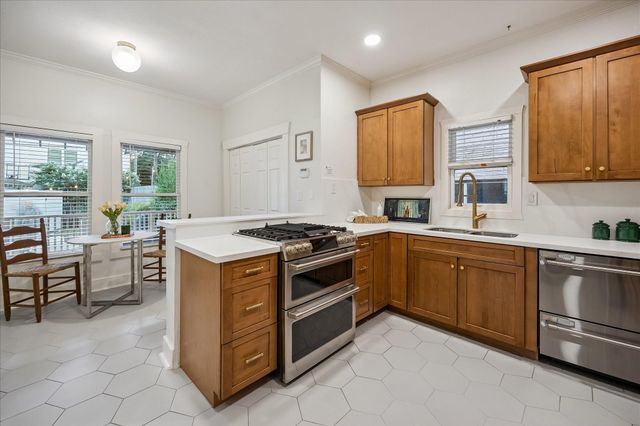 1635 Harvard Street, Houston, TX 77008