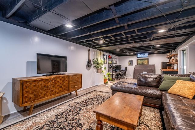 332 Normandy Road, Royal Oak City, MI 48073