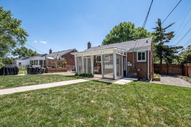 332 Normandy Road, Royal Oak City, MI 48073