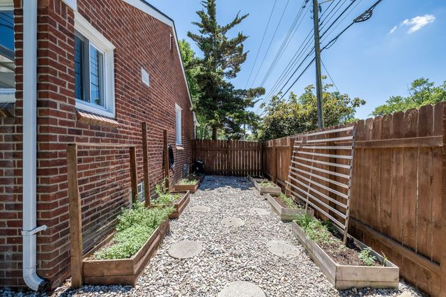 332 Normandy Road, Royal Oak City, MI 48073