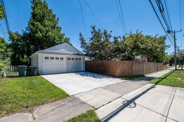 332 Normandy Road, Royal Oak City, MI 48073