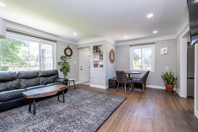 332 Normandy Road, Royal Oak City, MI 48073
