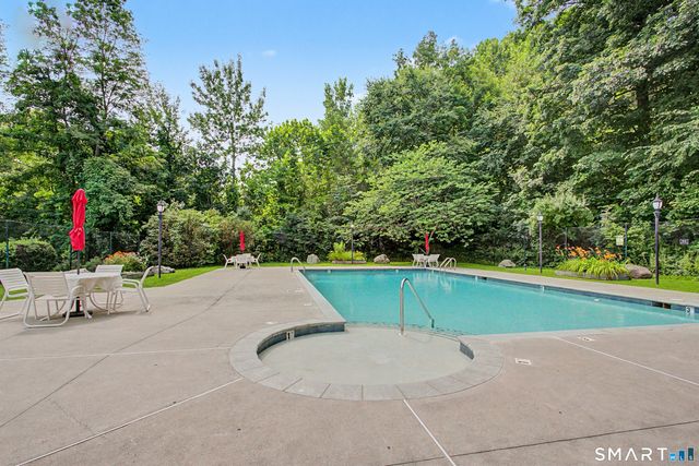 9 Glen Ridge 9, Wilton, CT 06897