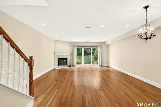 9 Glen Ridge 9, Wilton, CT 06897