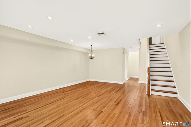 9 Glen Ridge 9, Wilton, CT 06897