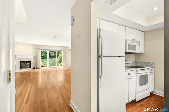 9 Glen Ridge 9, Wilton, CT 06897