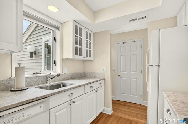 9 Glen Ridge 9, Wilton, CT 06897