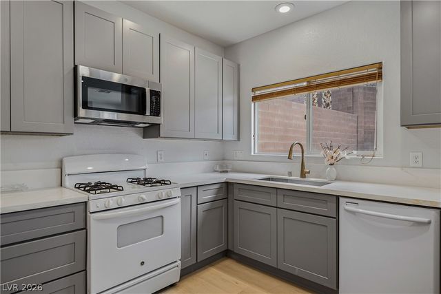 537 Lacabana Beach Drive, Las Vegas, NV 89138