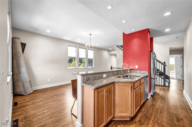 11901 Detroit Avenue, Lakewood, OH 44107