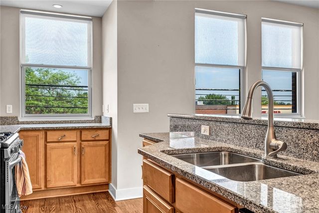 11901 Detroit Avenue, Lakewood, OH 44107