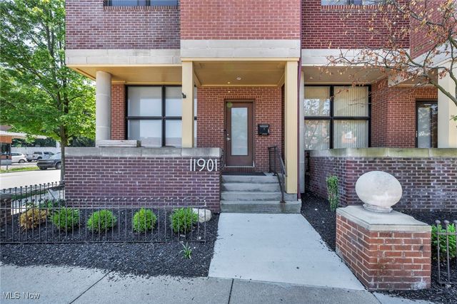 11901 Detroit Avenue, Lakewood, OH 44107