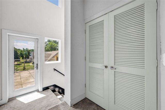 11901 Detroit Avenue, Lakewood, OH 44107