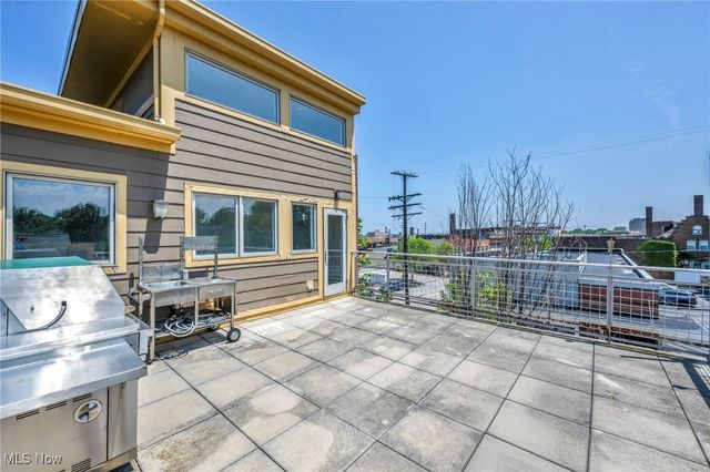 11901 Detroit Avenue, Lakewood, OH 44107