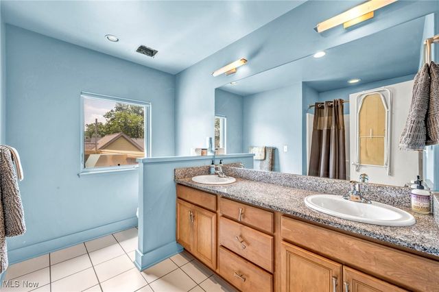 11901 Detroit Avenue, Lakewood, OH 44107