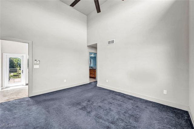 11901 Detroit Avenue, Lakewood, OH 44107