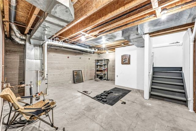 11901 Detroit Avenue, Lakewood, OH 44107