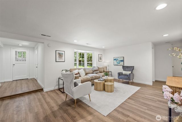 18300 8TH AVE NE, Shoreline, WA 98155