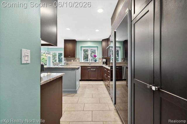 20909 Dundee Drive, Novi, MI 48375