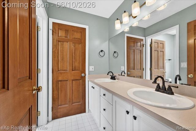 20909 Dundee Drive, Novi, MI 48375
